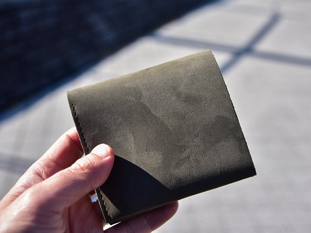 TATUMシリーズの『NEW MIDDLE WALLET』が人気過ぎるので再度ご紹介を