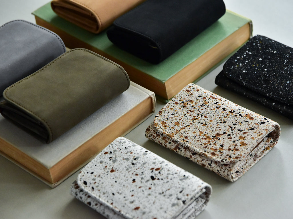 仕事の日も休みの日も身軽でいたい方におすすめの『SHORT WALLET』が優秀なのでご紹介します