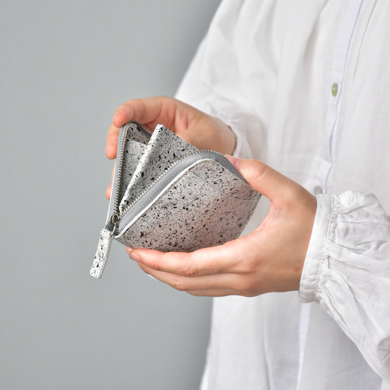 【MIKAGE】HALF ZIP WALLET SMALL / ハーフジップウォレット スモール